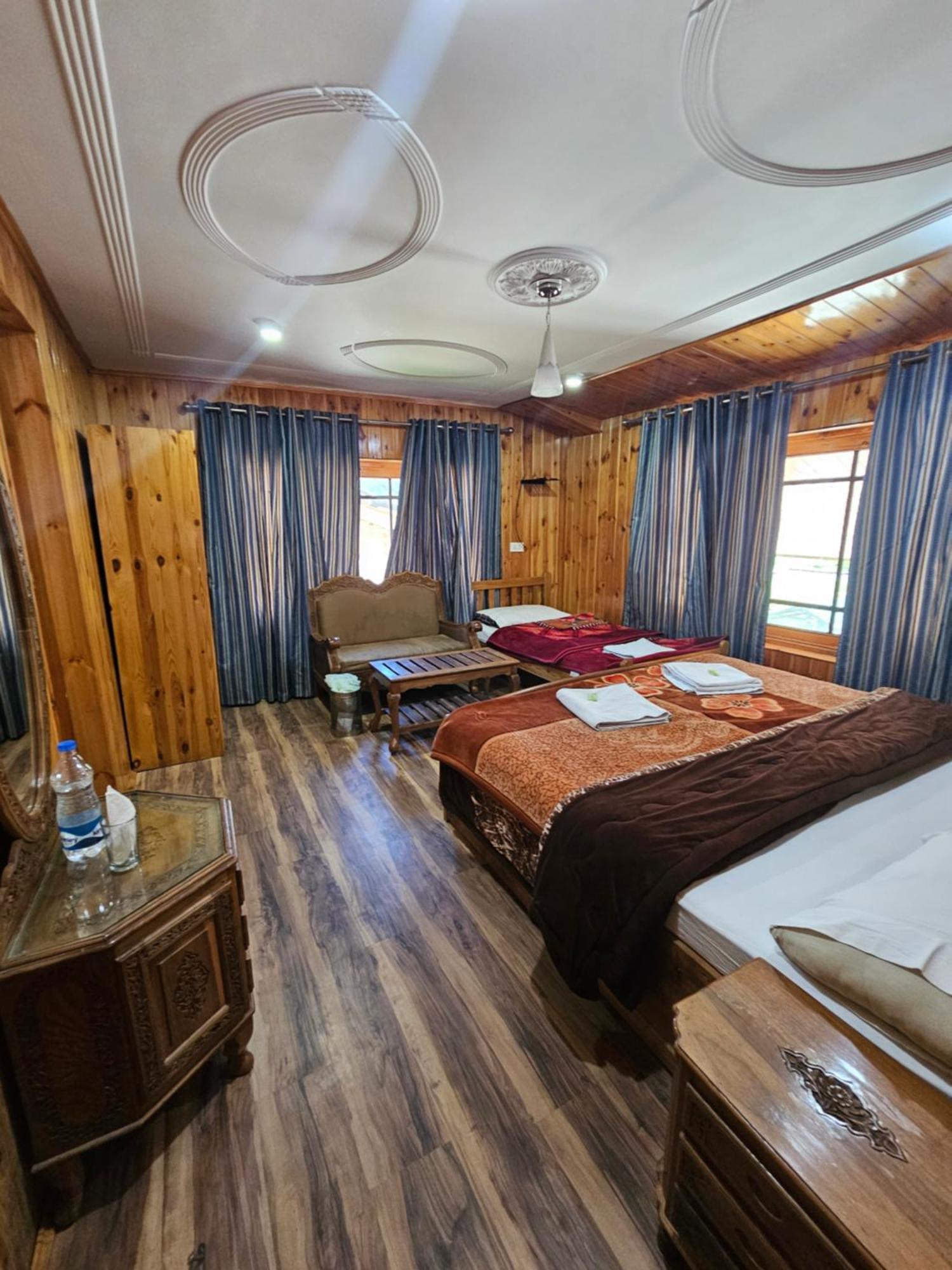 Hotel Barzman Sonāmarg Eksteriør billede
